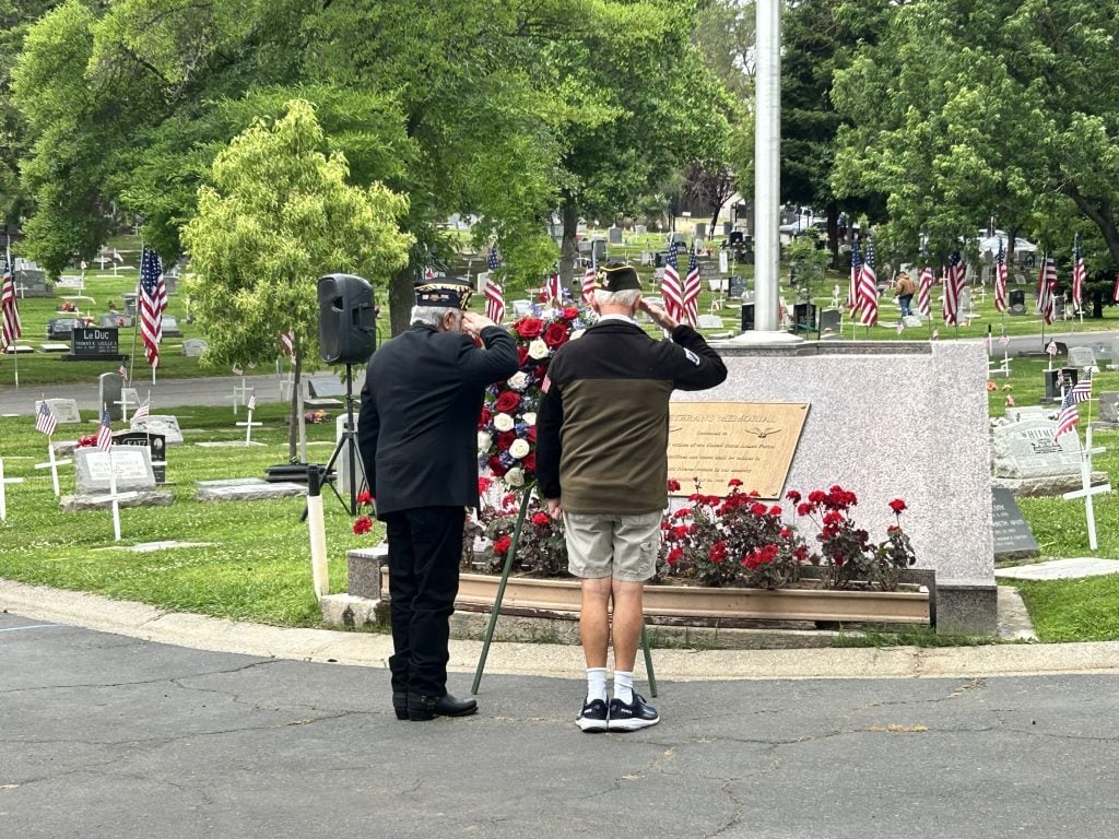 VFW saluting wreath